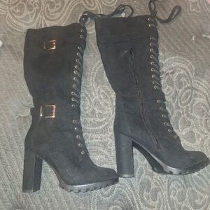 Stylish Black Heeled Boots with Buckle and Lace-Up Design
